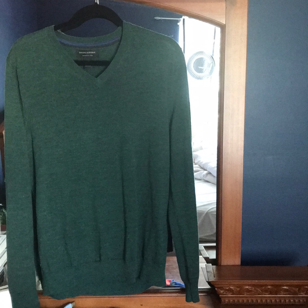 Banana Republic 100% Merino Wool V- Neck sweater